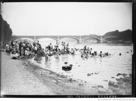 photo baignade en noir et blanc