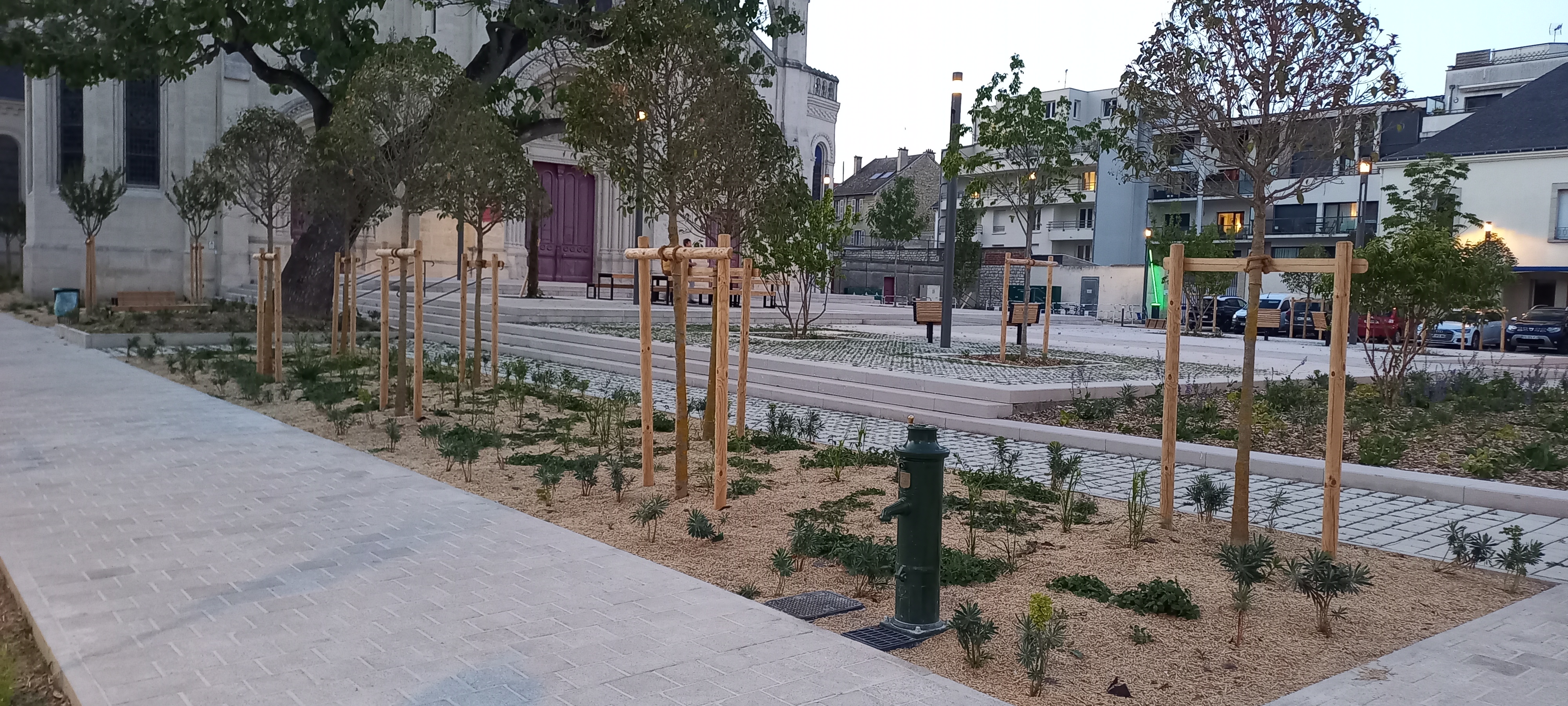 Travaux de désimperméabilisation devant l'église